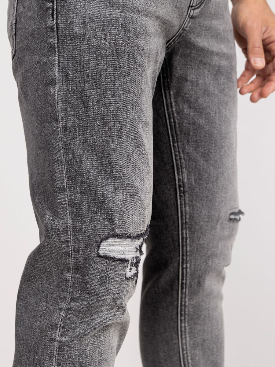מכנסי ג’ינס לגבר בגזרת SUPER SKINNY