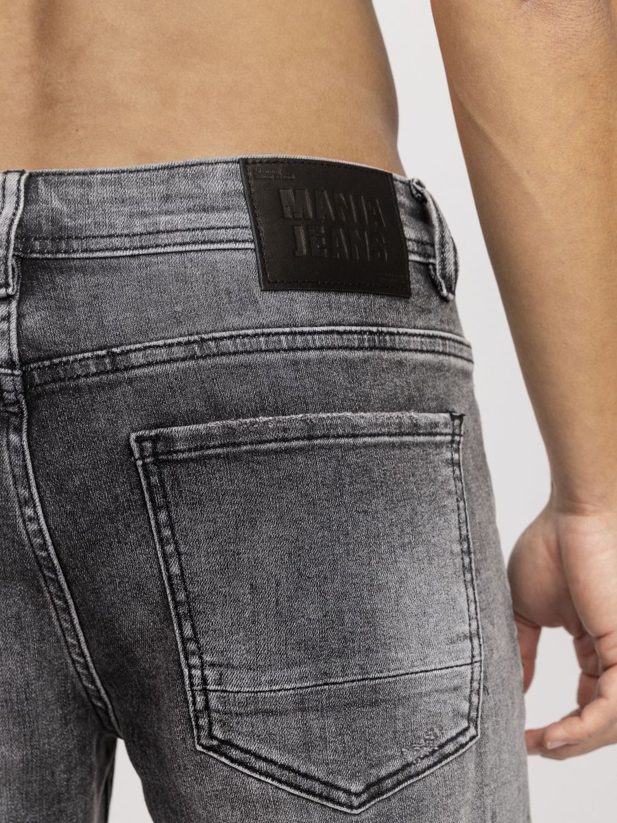 מכנסי ג’ינס לגבר בגזרת SUPER SKINNY