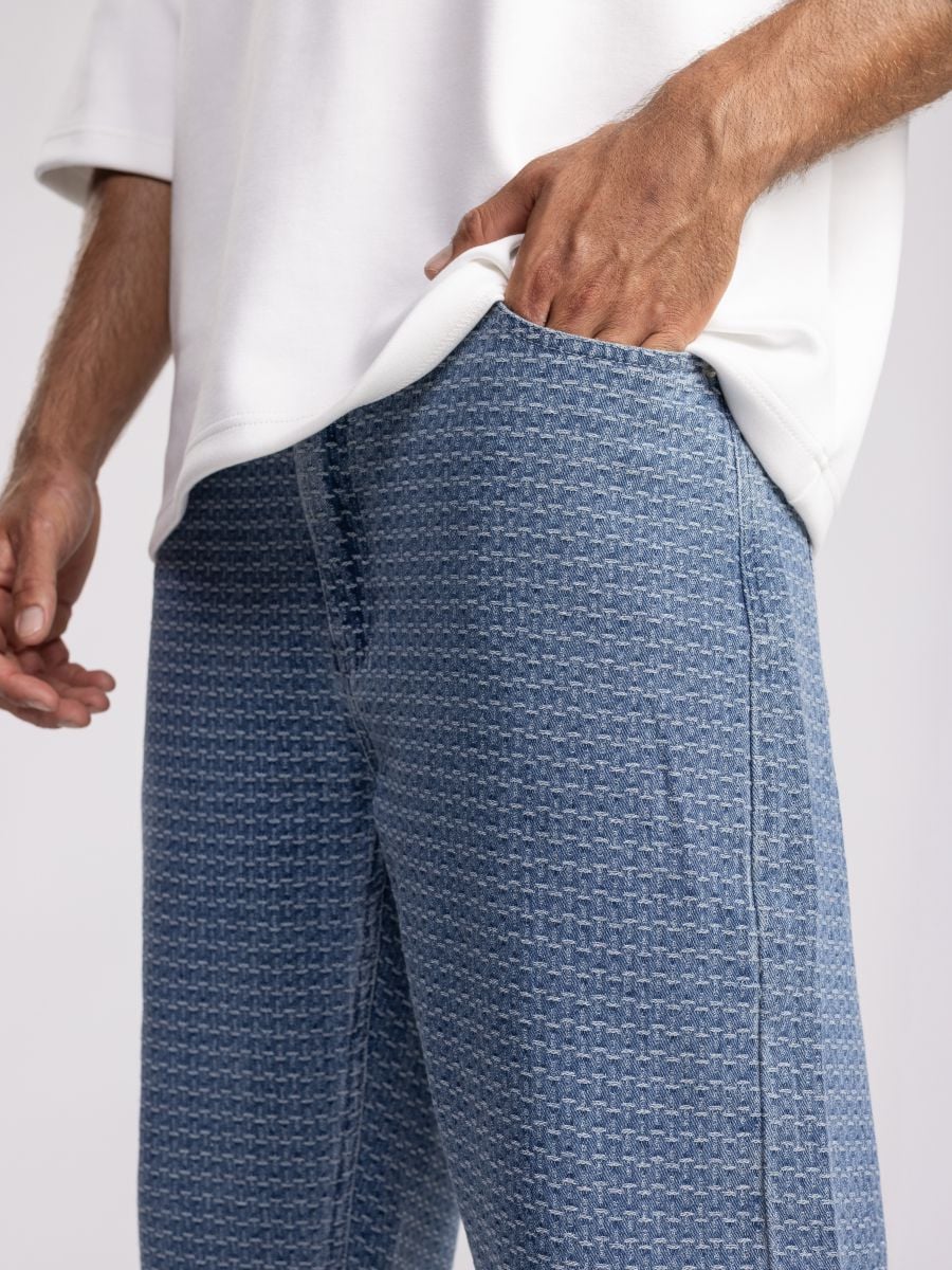 ג’’ינס לגבר עם טקסטורה