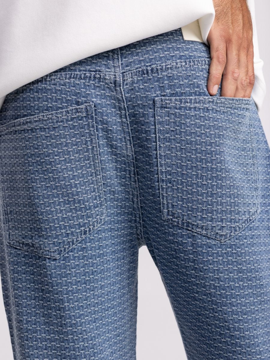 ג’’ינס לגבר עם טקסטורה