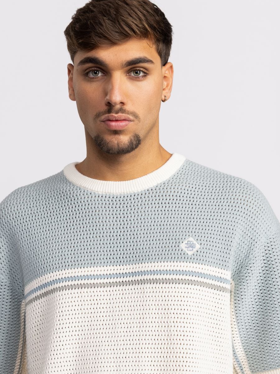 חולצת סריג קצרה לגבר עם עיטורי פס