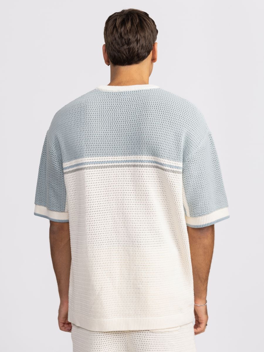 חולצת סריג קצרה לגבר עם עיטורי פס