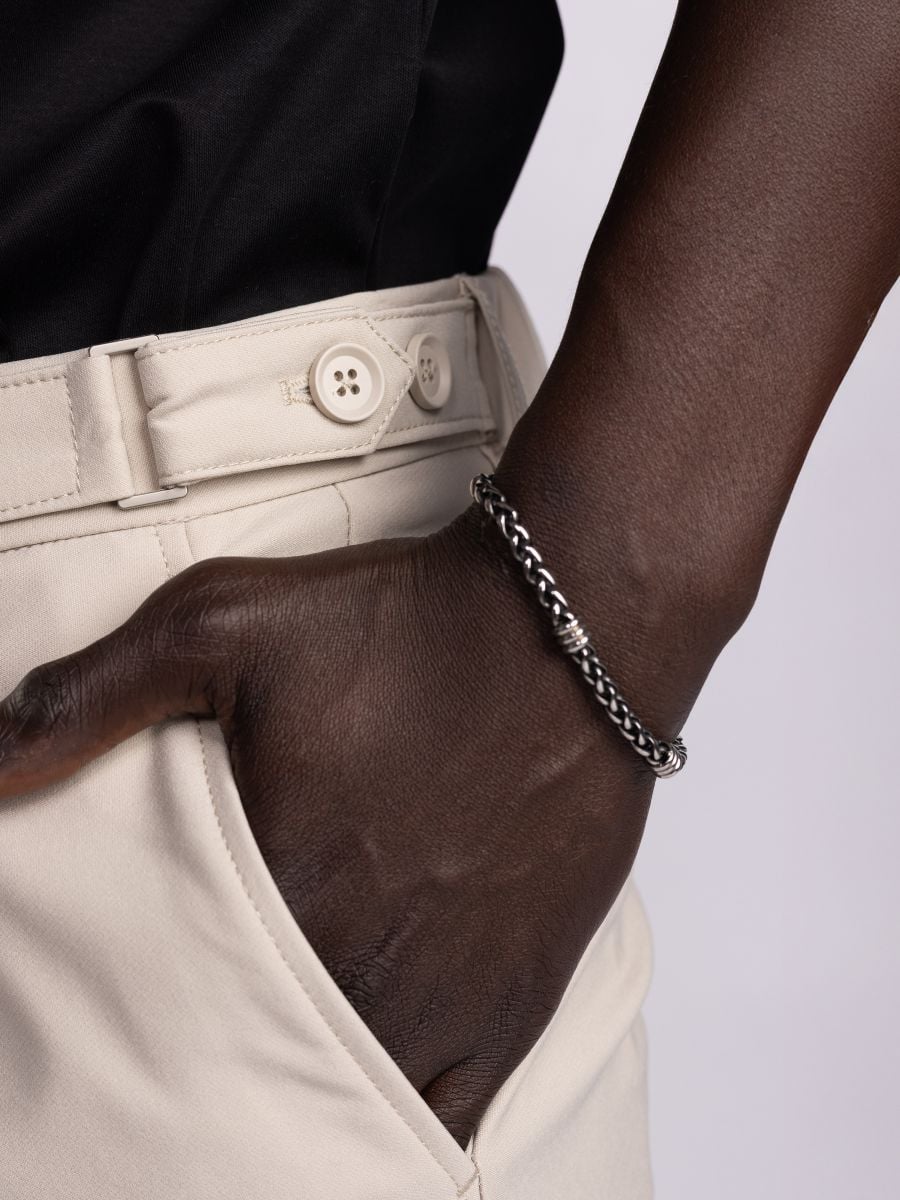 צמיד שרשרת מנירוסטה עם חוליות דקורטיביות