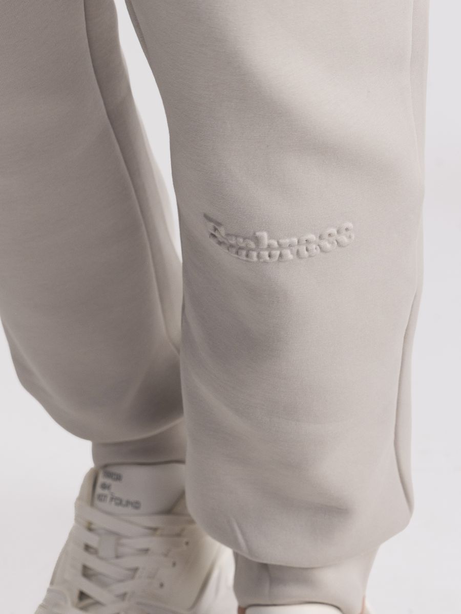 מכנסי טרנינג לגבר בגזרה נקייה