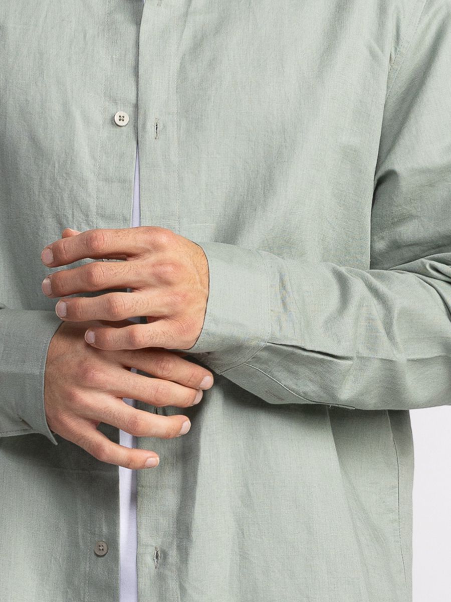 חולצה מכופתרת לגבר  מבד