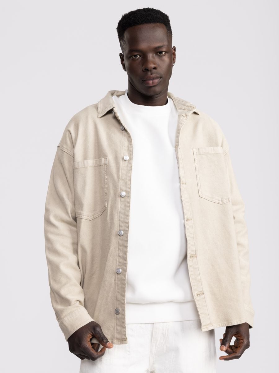 חולצת כפתורים עם כיסים לגבר