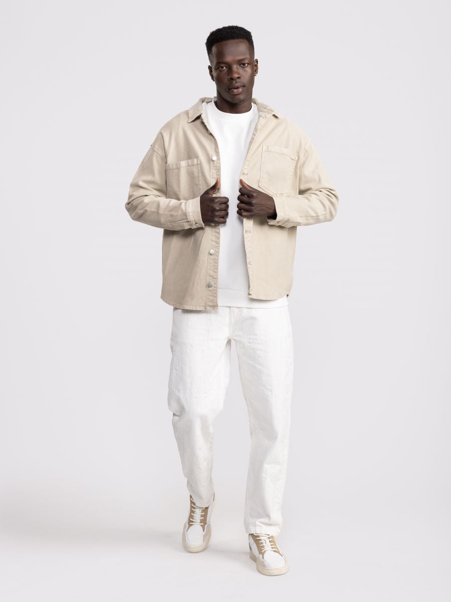 חולצת כפתורים עם כיסים לגבר