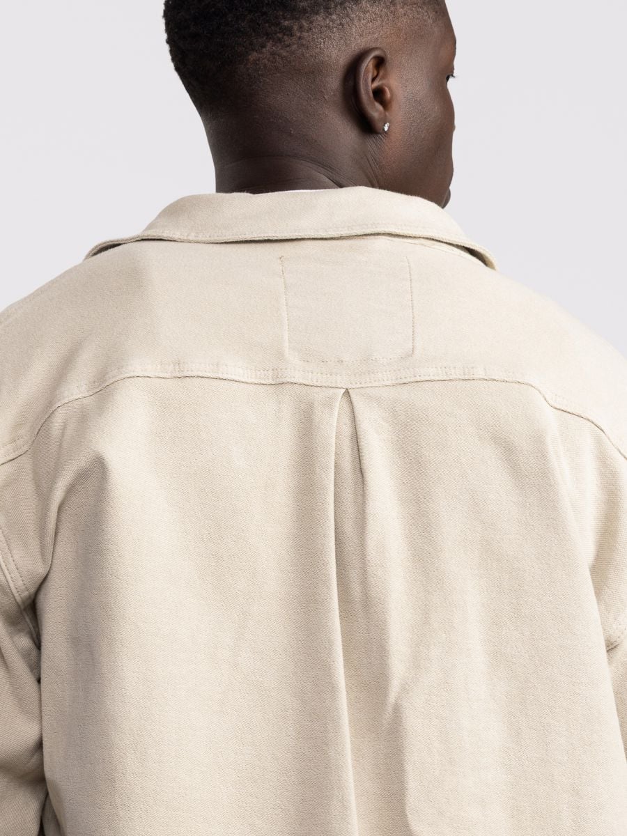 חולצת כפתורים עם כיסים לגבר