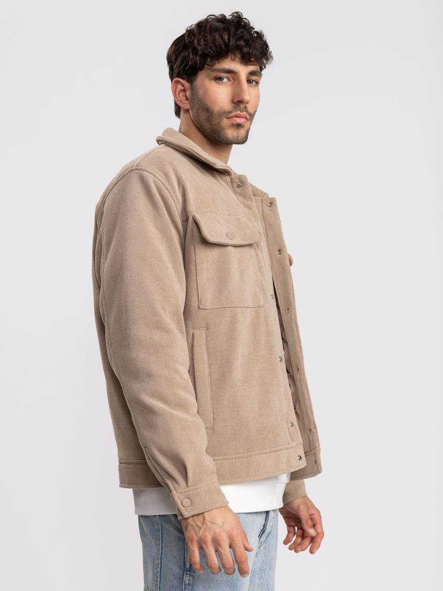 גקט לגבר עם טקסטורת פסים