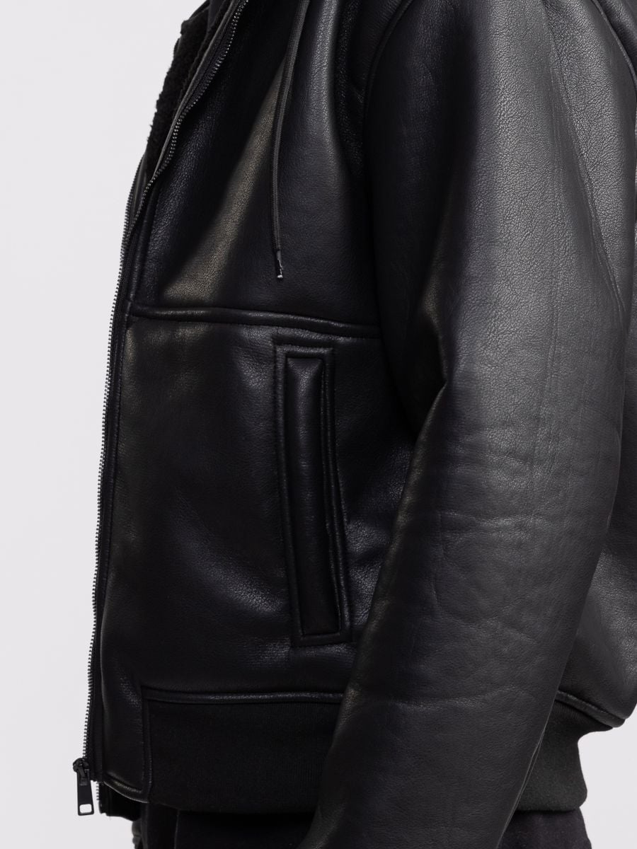 מעיל דמוי עור לגבר עם קפוצון