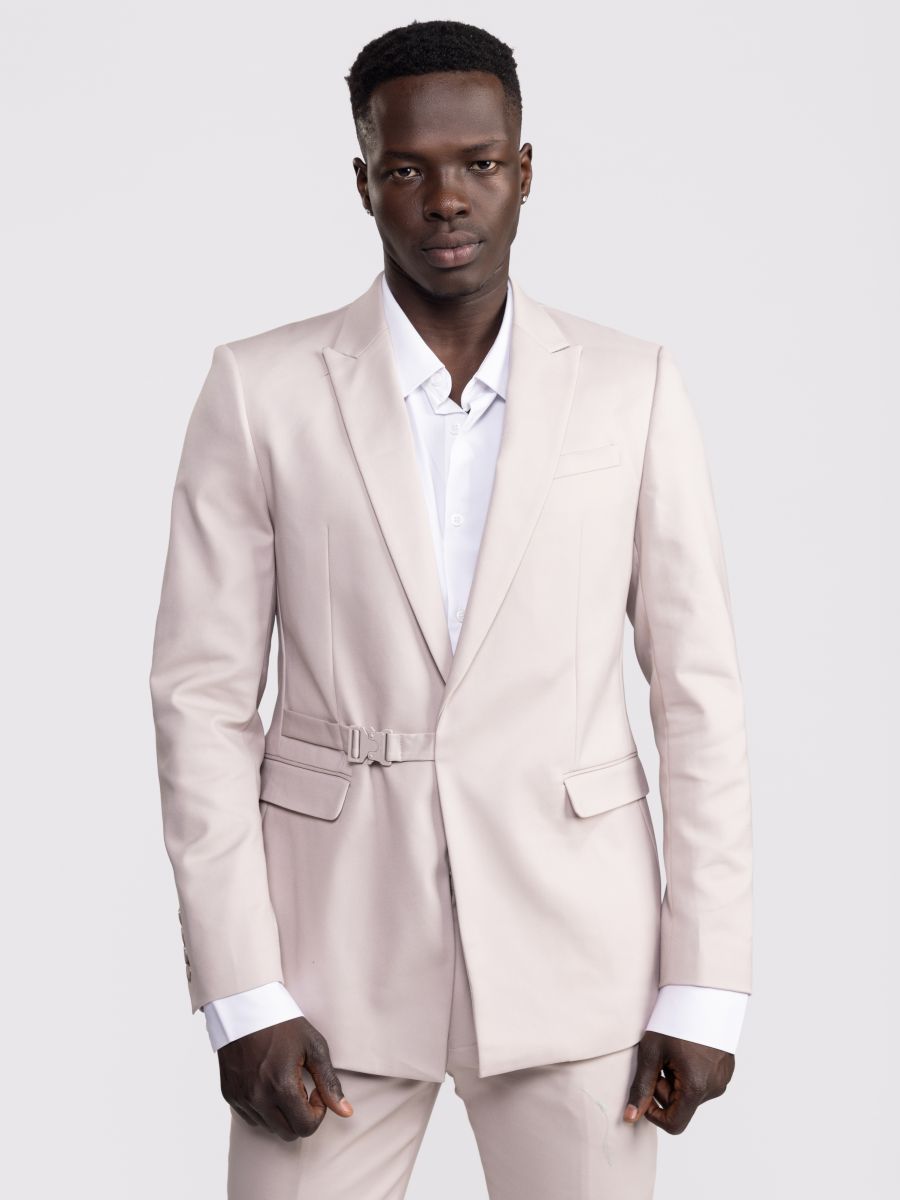 בלייזר מחויט עם אבזם צד דקורטיבי