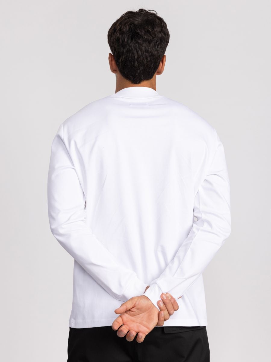 חולצת טי ארוכה עם צווארון סגור