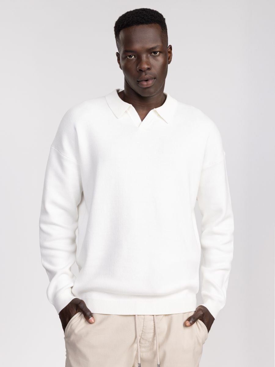 סריג עם צווארון פולו פתוח