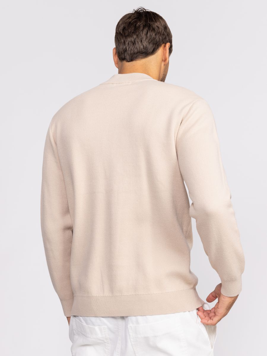 סוודר סריג עם צווארון גבוה