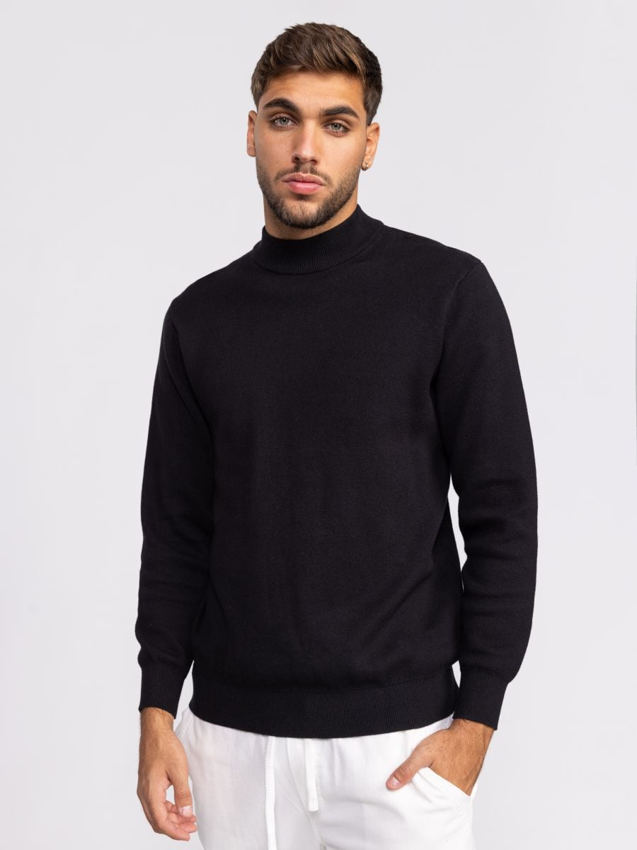 סוודר סריג עם צווארון גבוה