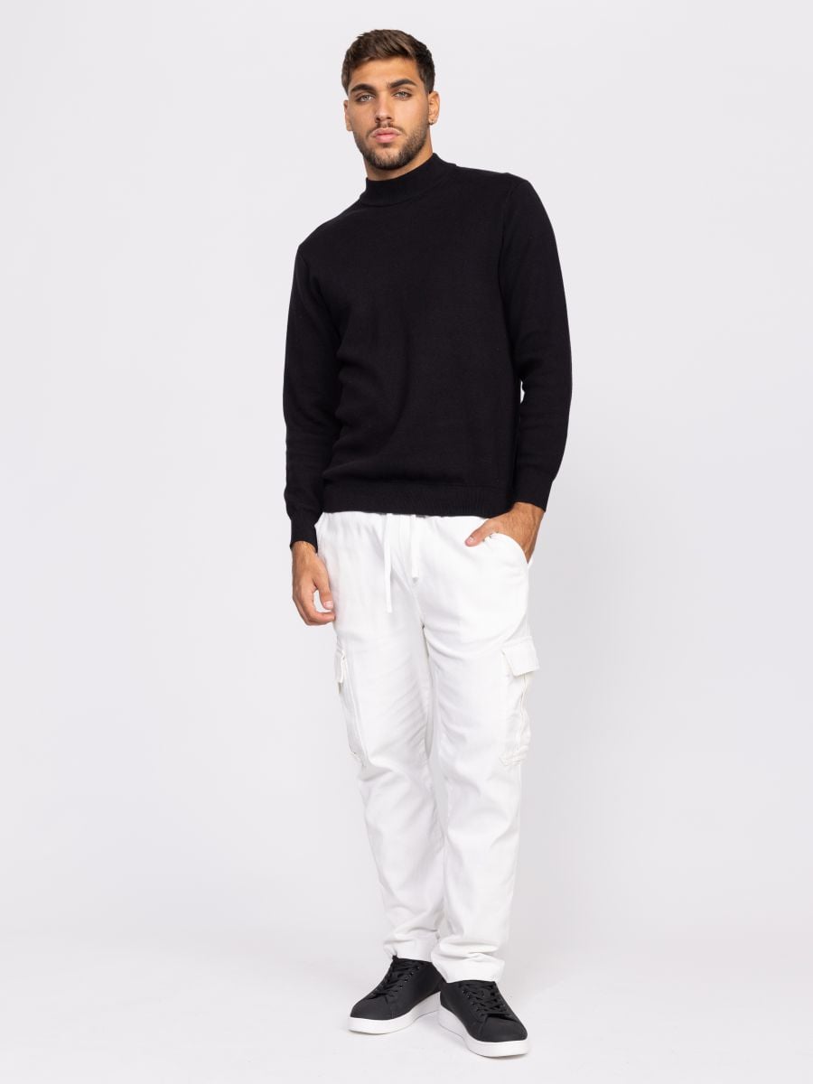 סוודר סריג עם צווארון גבוה