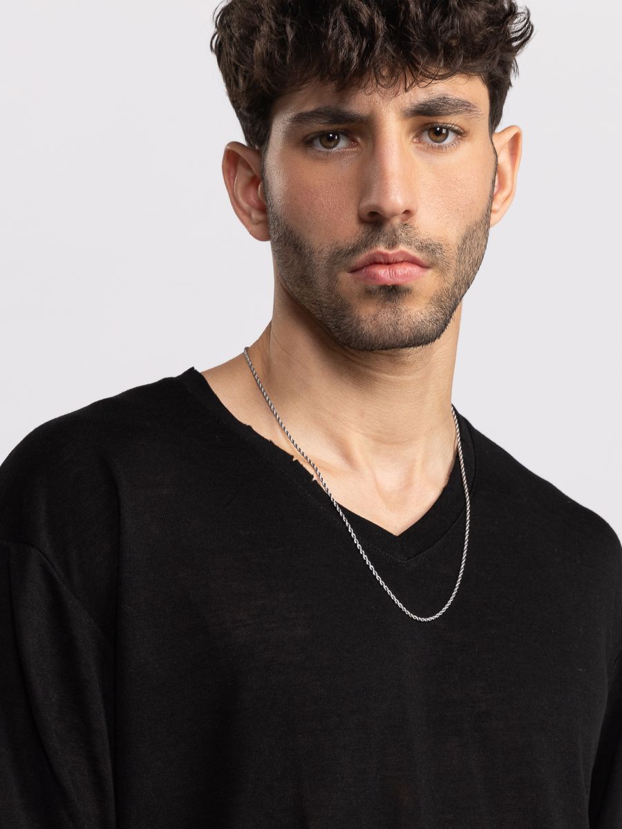 חולצת טי שירט עם מפתח V