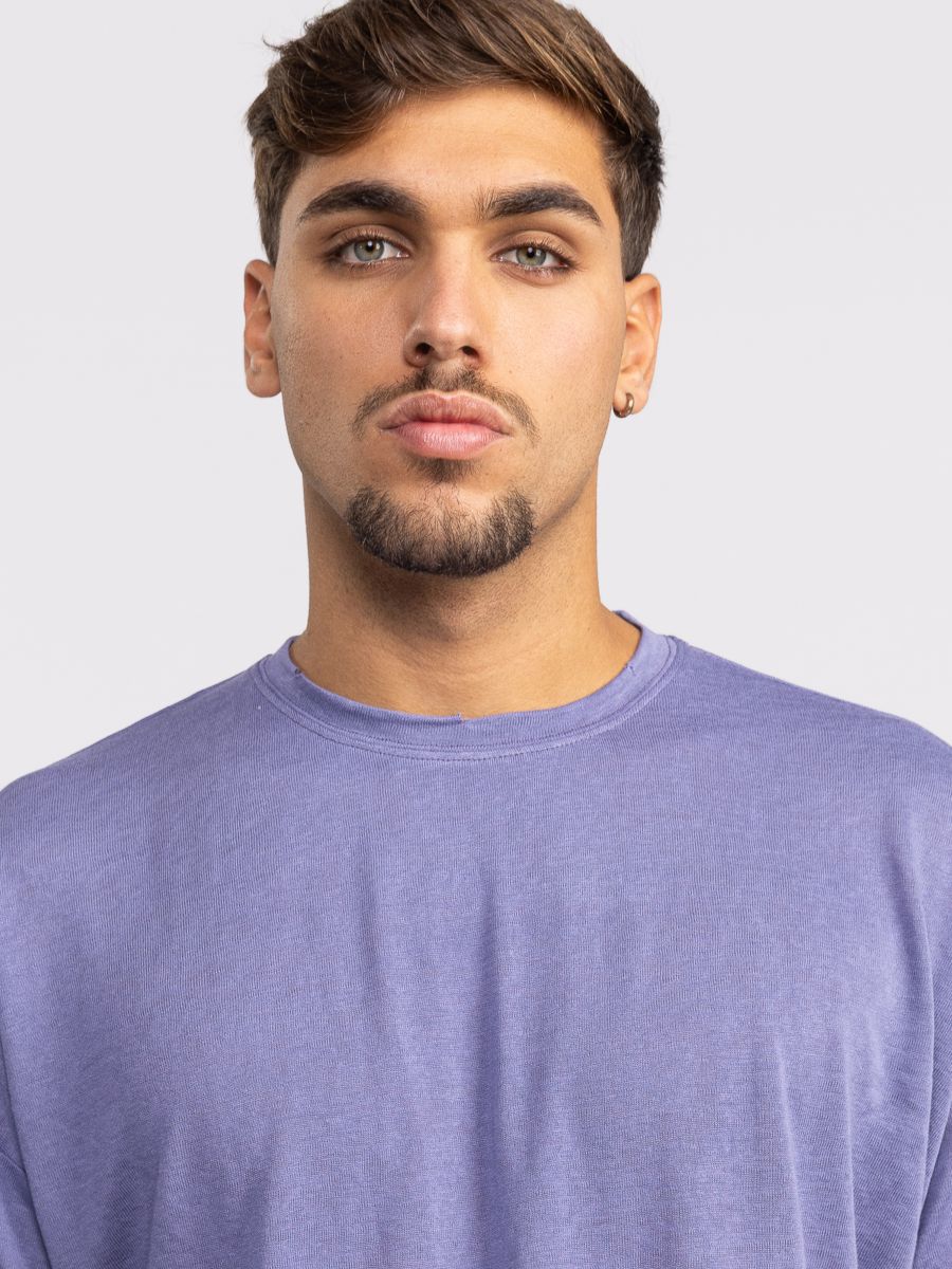 חולצת טי שירט לגבר עם טקסטורה טבעית