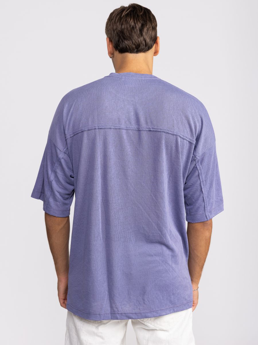 חולצת טי שירט לגבר עם טקסטורה טבעית