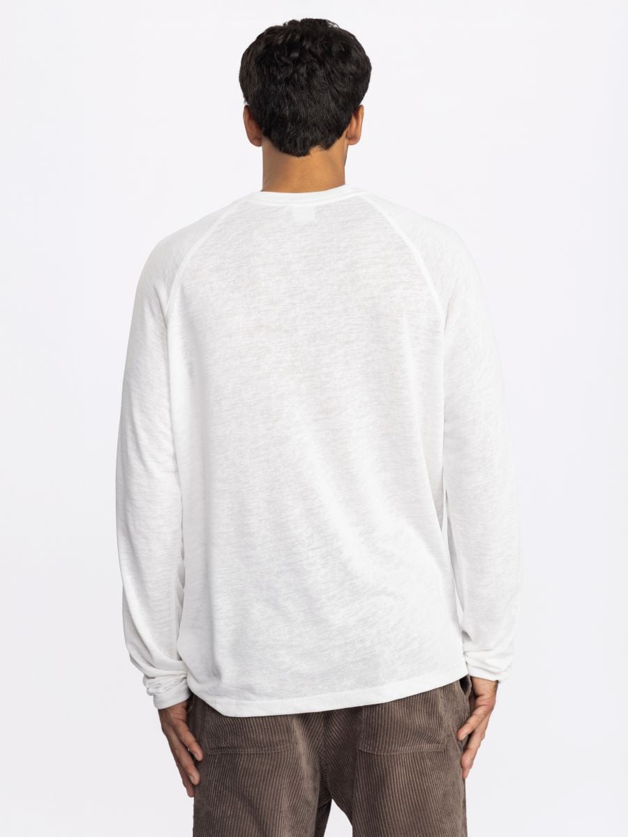 חולצת לונג סלאב מבד טקסטורלי בגזרת רגלן