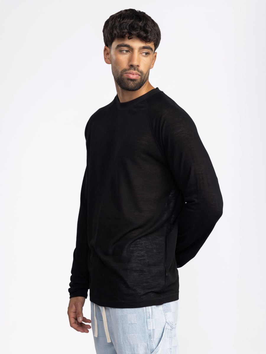 חולצת לונג סלאב מבד טקסטורלי בגזרת רגלן