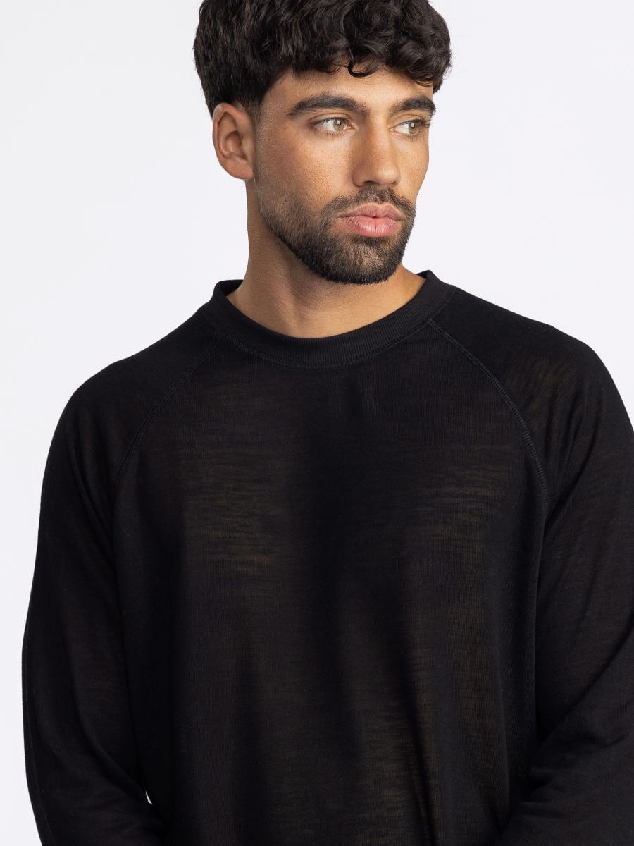 חולצת לונג סלאב מבד טקסטורלי בגזרת רגלן