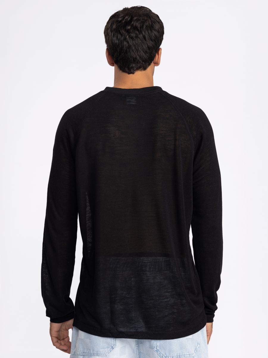 חולצת לונג סלאב מבד טקסטורלי בגזרת רגלן