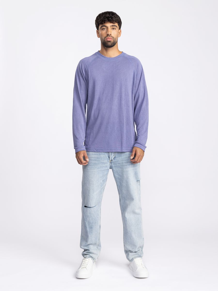 חולצת לונג סלאב מבד טקסטורלי בגזרת רגלן