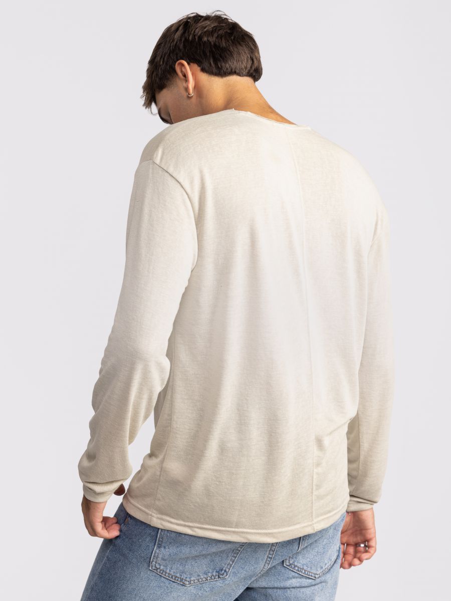 חולצת טי שירט לגבר עם תפר בגב