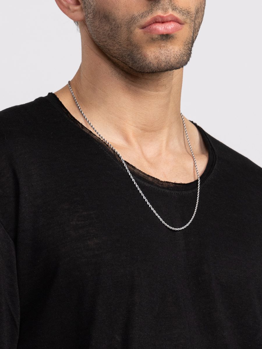 חולצת טי שירט לגבר עם תפר בגב