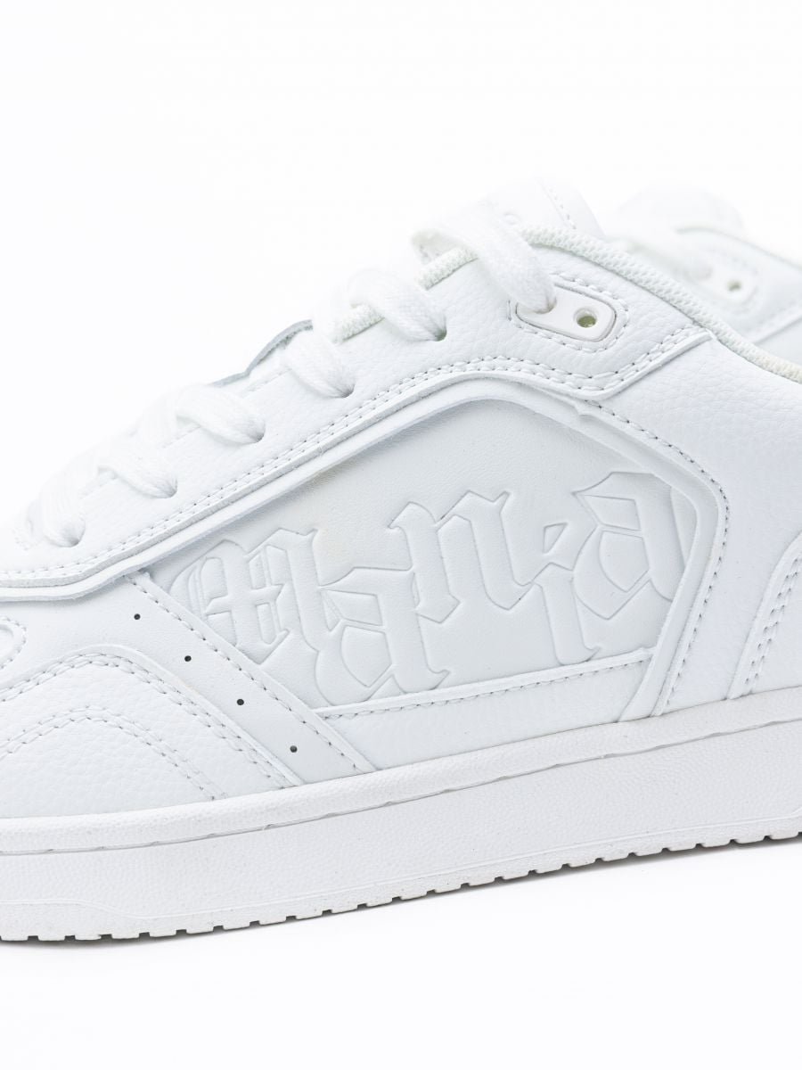 סניקרס לגבר עם כיתוב גרפי