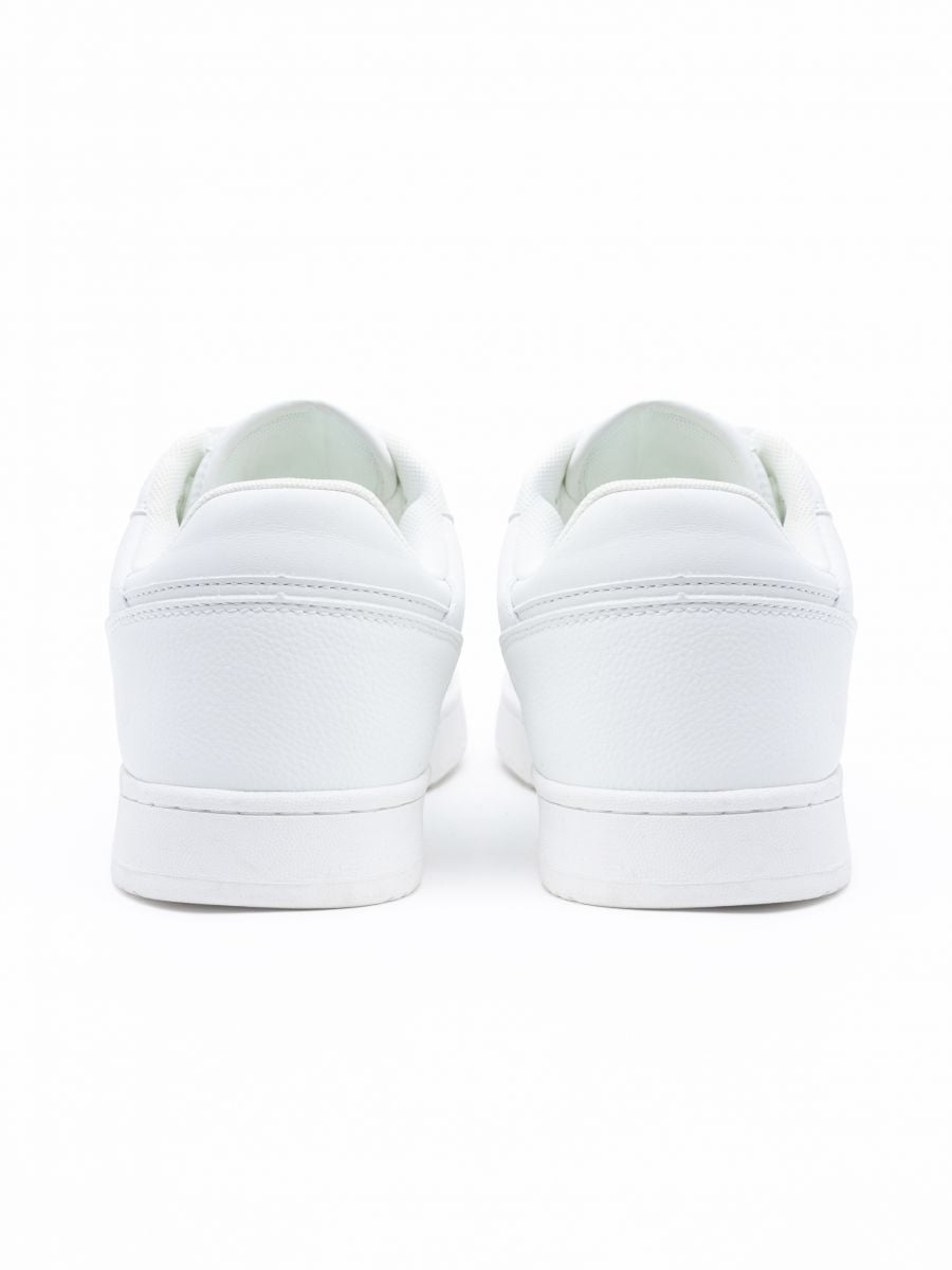 סניקרס לגבר עם כיתוב גרפי