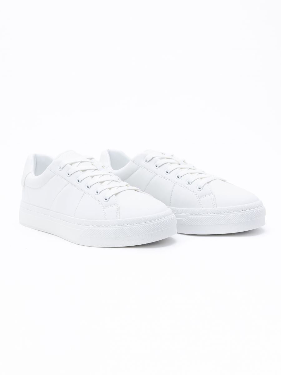 נעלי סניקרס בעיצוב מינימליסטי MJ