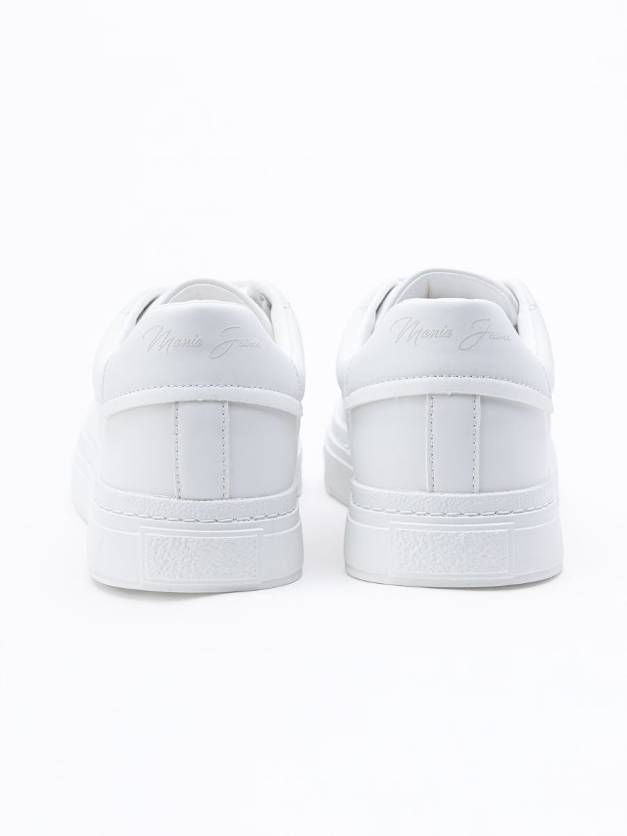 נעלי סניקרס בעיצוב מינימליסטי MJ