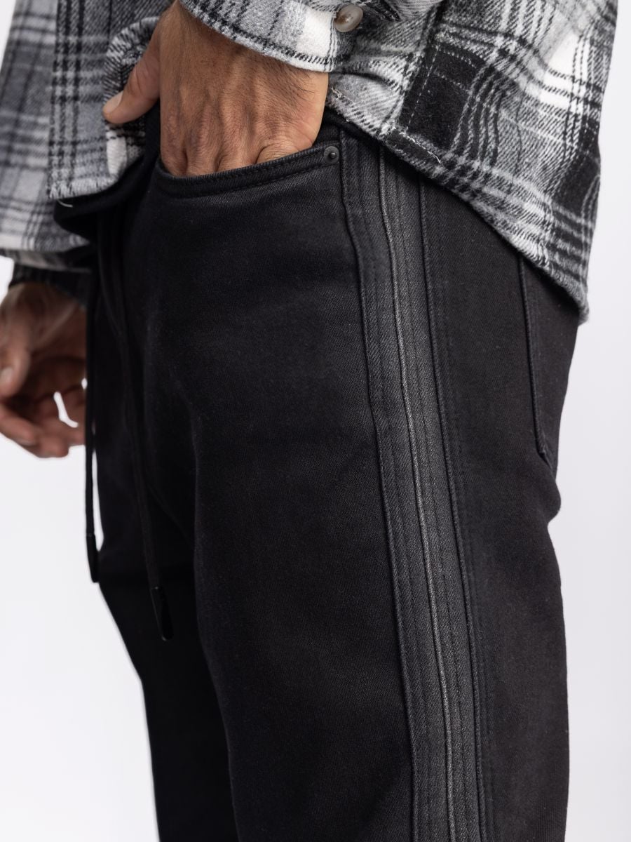 מכנסי ג’’ינס עם פסי תפר צדדיים לגבר