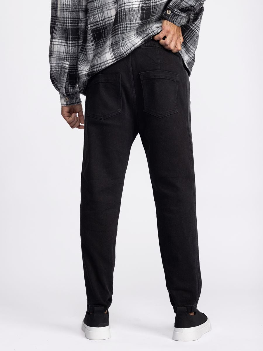 מכנסי ג’’ינס עם פסי תפר צדדיים לגבר