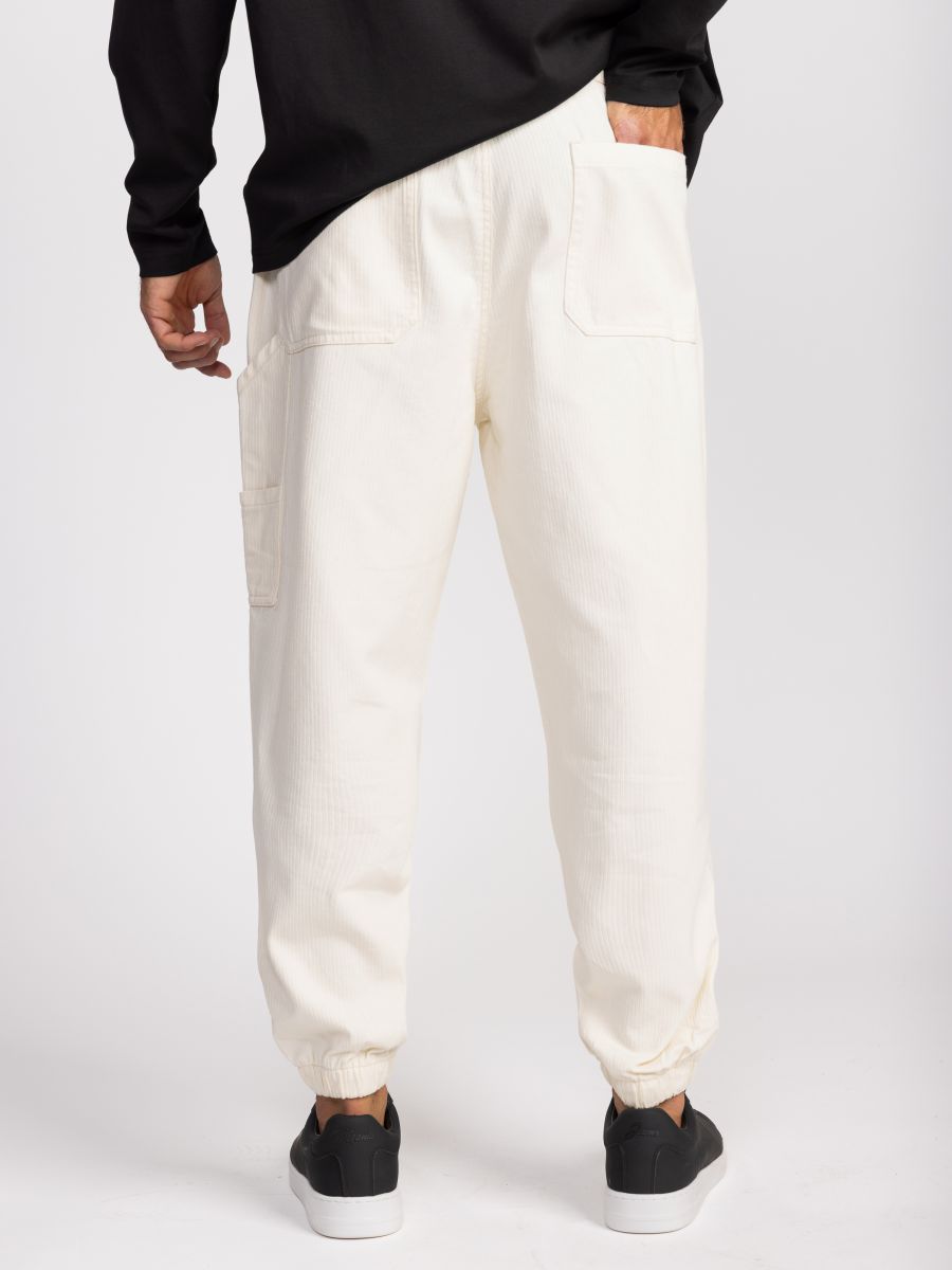 מכנסי בד לגבר  עם כיסי קרגו ולולאת מתכת