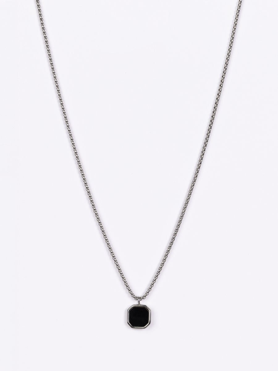 שרשרת תליון גיאומטרי בשיבוץ אבן לגבר