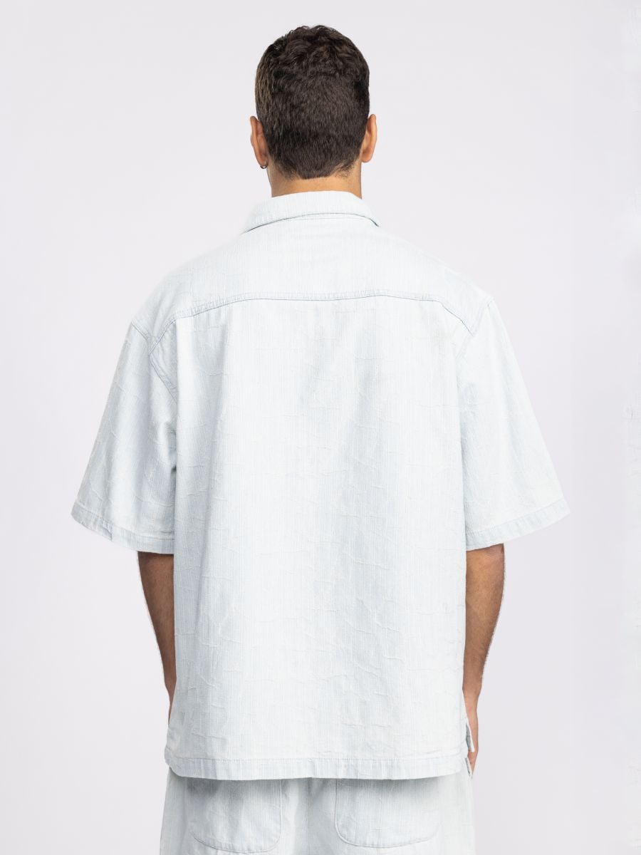 חולצת כפתורים קצרה לגבר מבד טקסטורלי