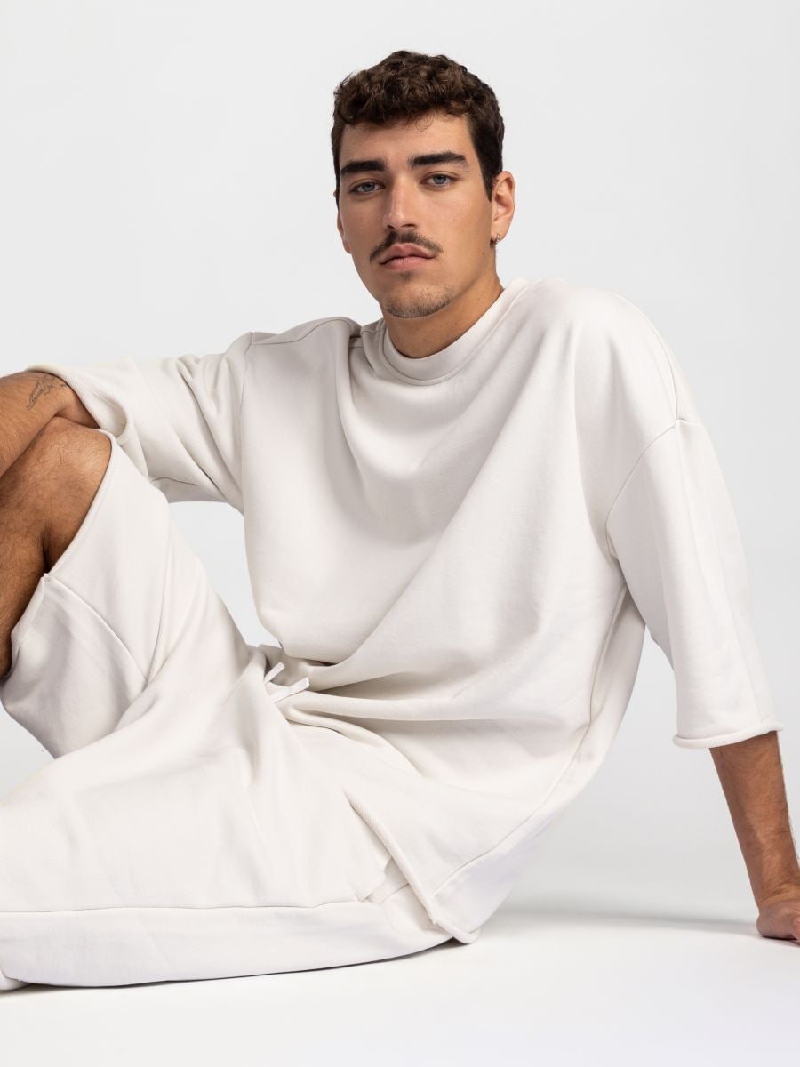 חולצה קצרה עם סיומת פרומה