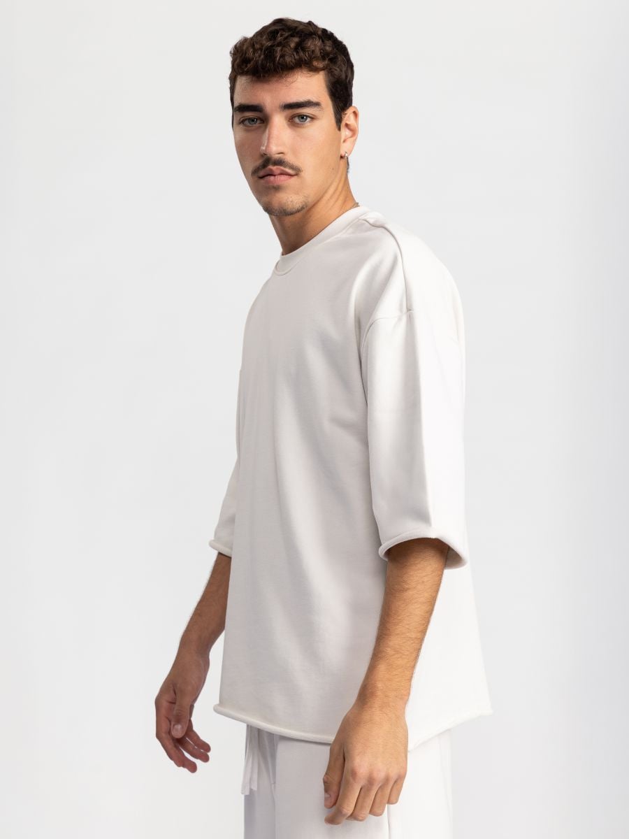 חולצה קצרה עם סיומת פרומה