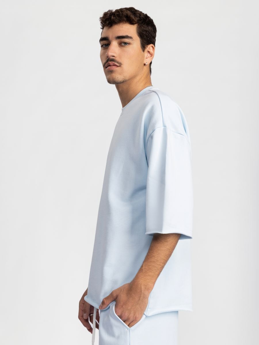 חולצה קצרה עם סיומת פרומה