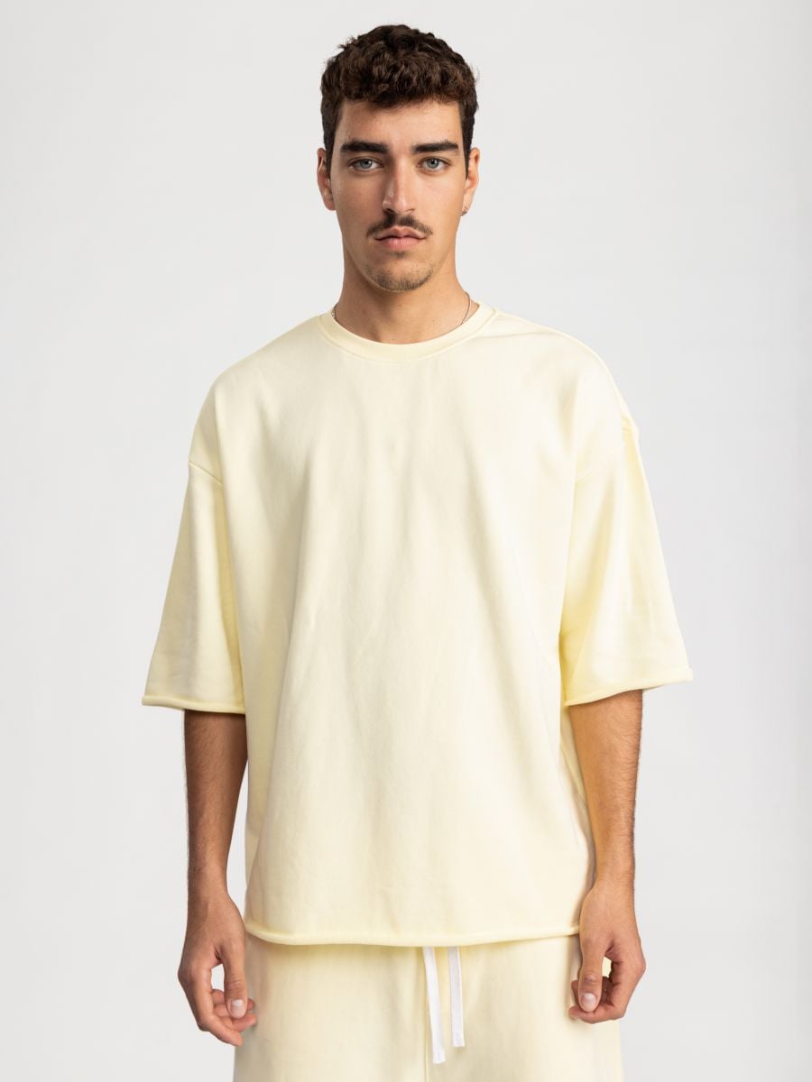 חולצה קצרה עם סיומת פרומה