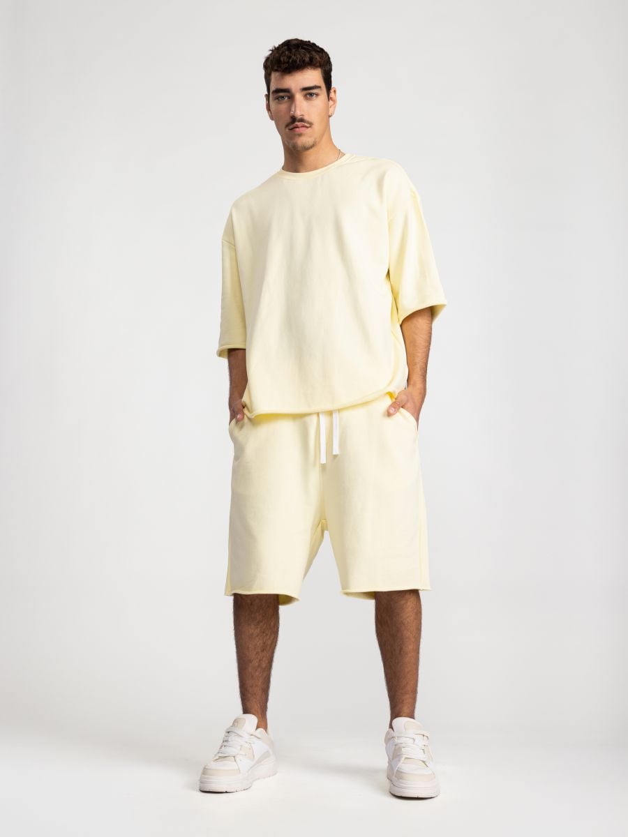 חולצה קצרה עם סיומת פרומה