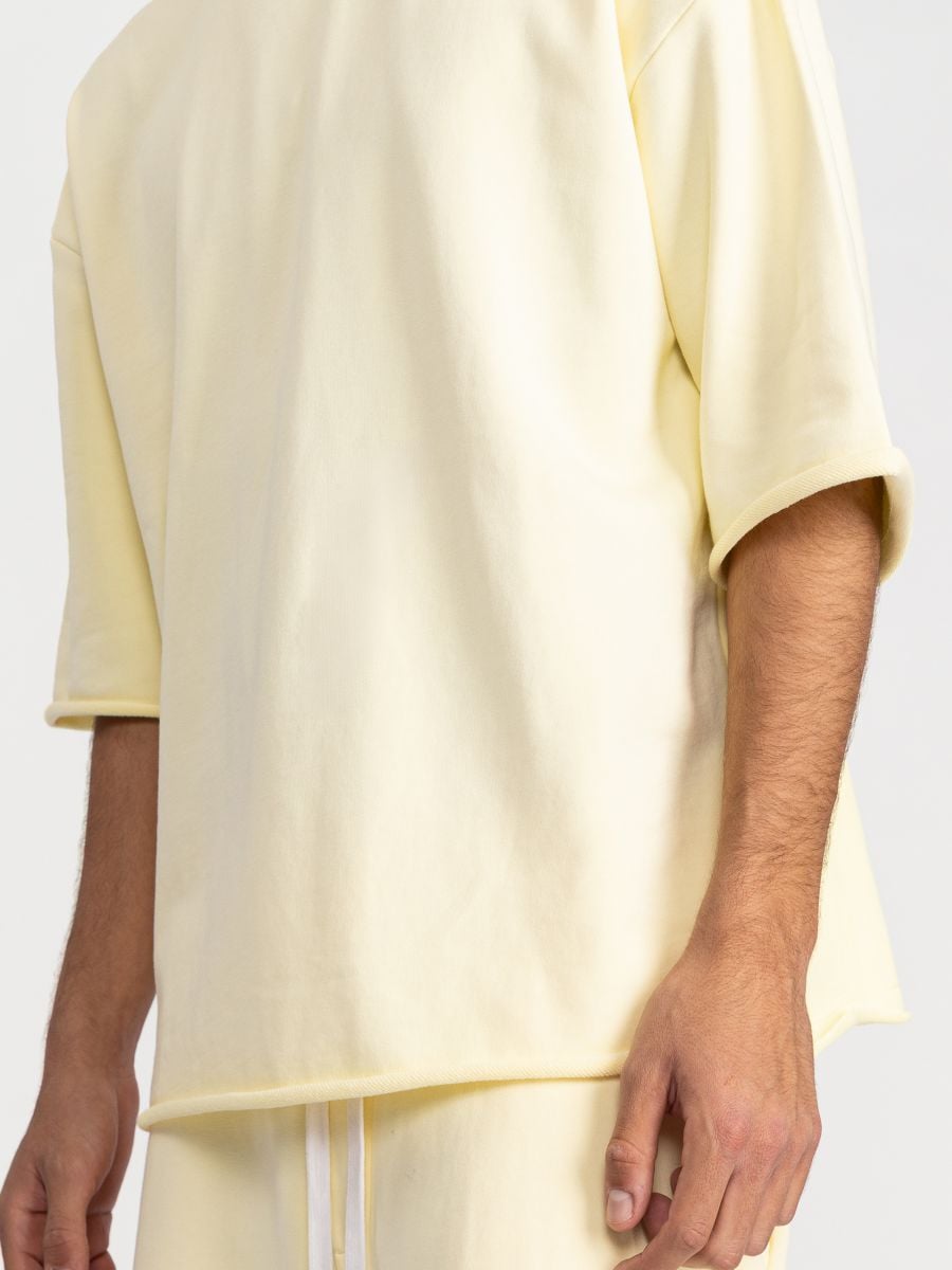 חולצה קצרה עם סיומת פרומה