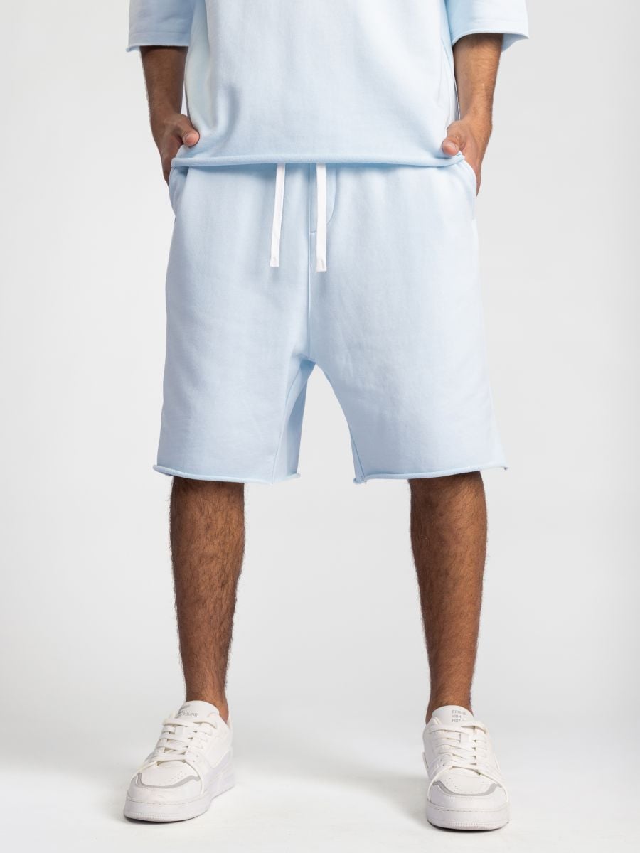 מכנסיים קצרים עם סיומת פרומה