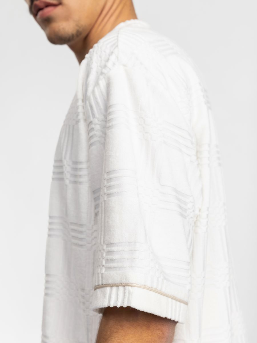 טי שירט טקסטורלית בדוגמת משבצות לגבר