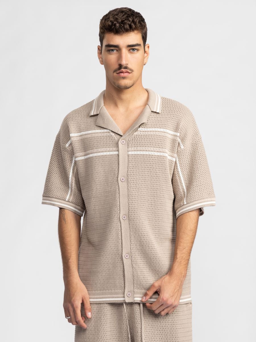 חולצת סריג מכופתרת במראה ריזורט