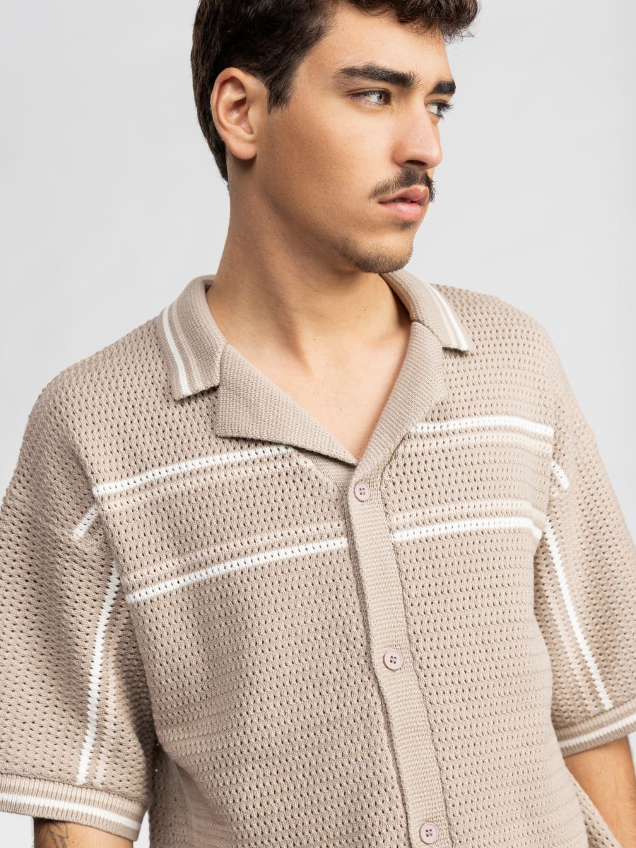 חולצת סריג מכופתרת במראה ריזורט