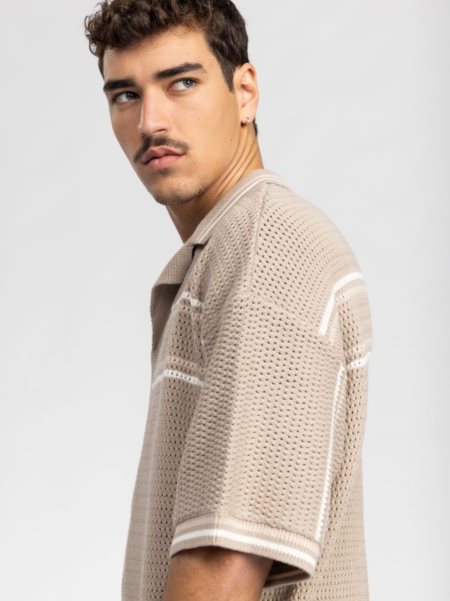 חולצת סריג מכופתרת במראה ריזורט